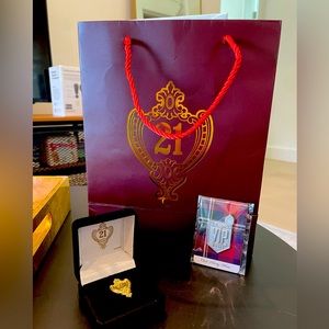 21 Royal Disney Pin with Box